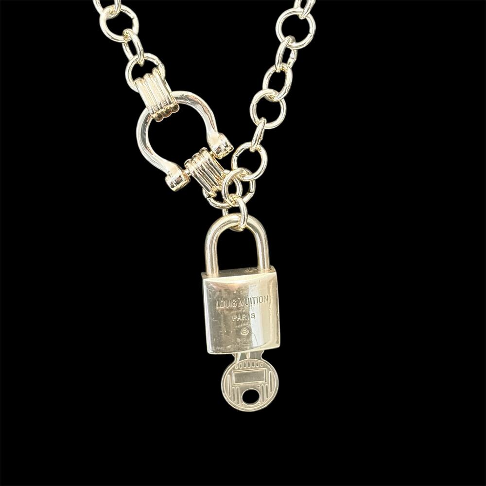 Louis Vuitton Lock & Key #201 w/a Gold Chain Necklace 16 Inch Shackle Clasp - Picture 4 of 9
